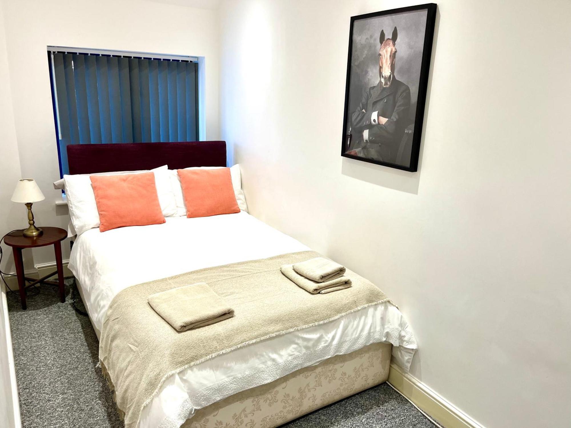 Premium Apartments Thatcham Broadway Exterior photo